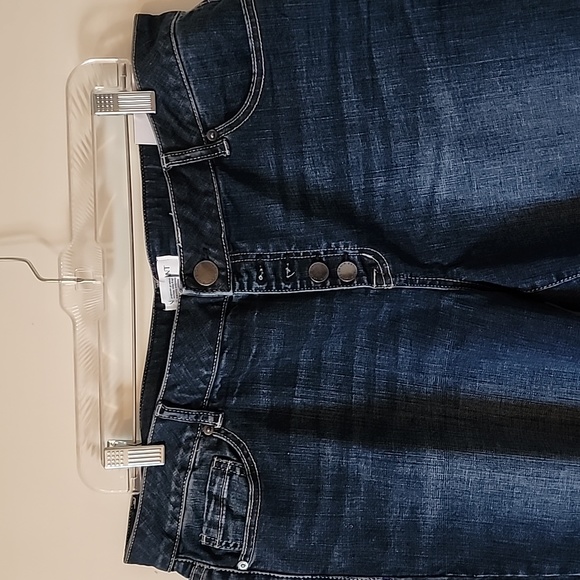 Lane Bryant Mid-Rise Essential Stretch Bermuda - Picture 2 of 5